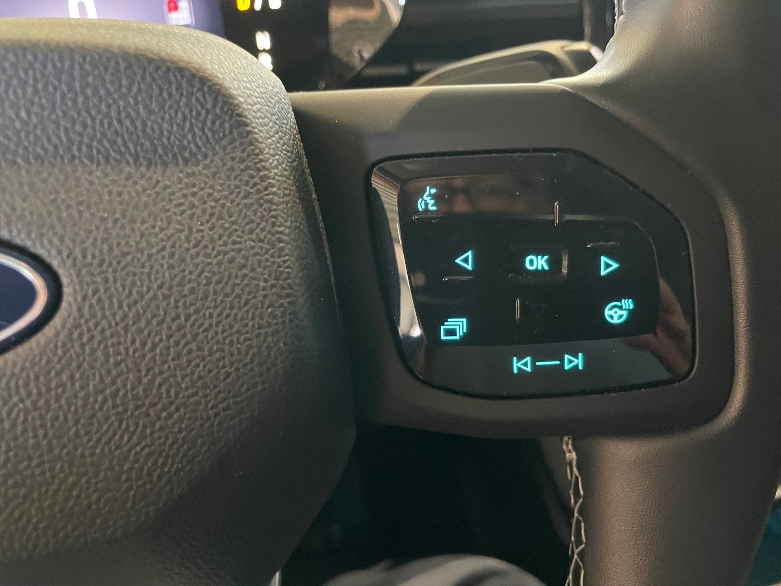 Grå Ford Explorer fra 2025