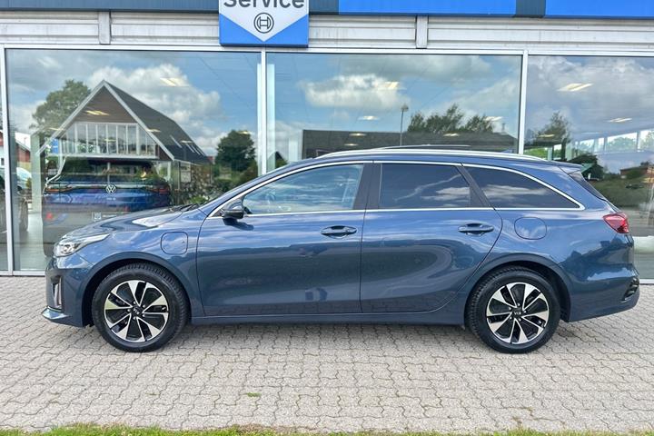 Blå Kia Ceed fra 2021