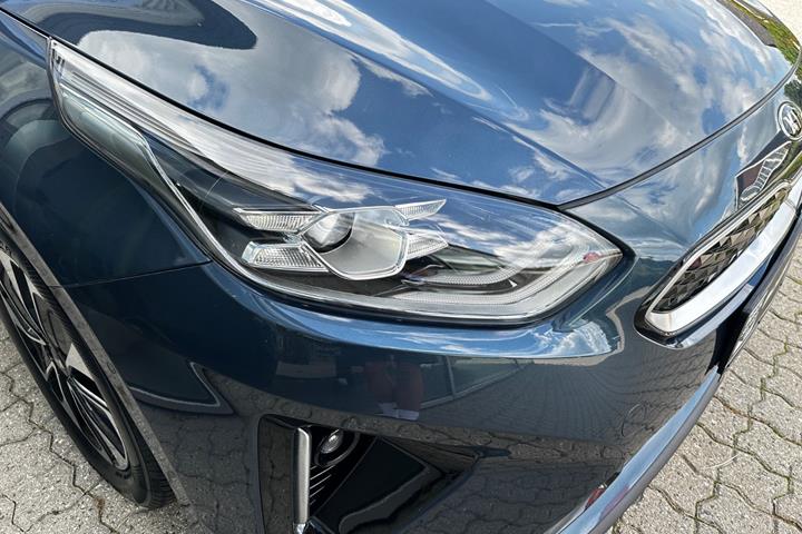 Blå Kia Ceed fra 2021