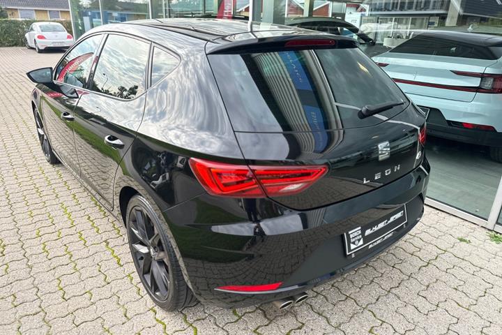 Sort Seat Leon fra 2020