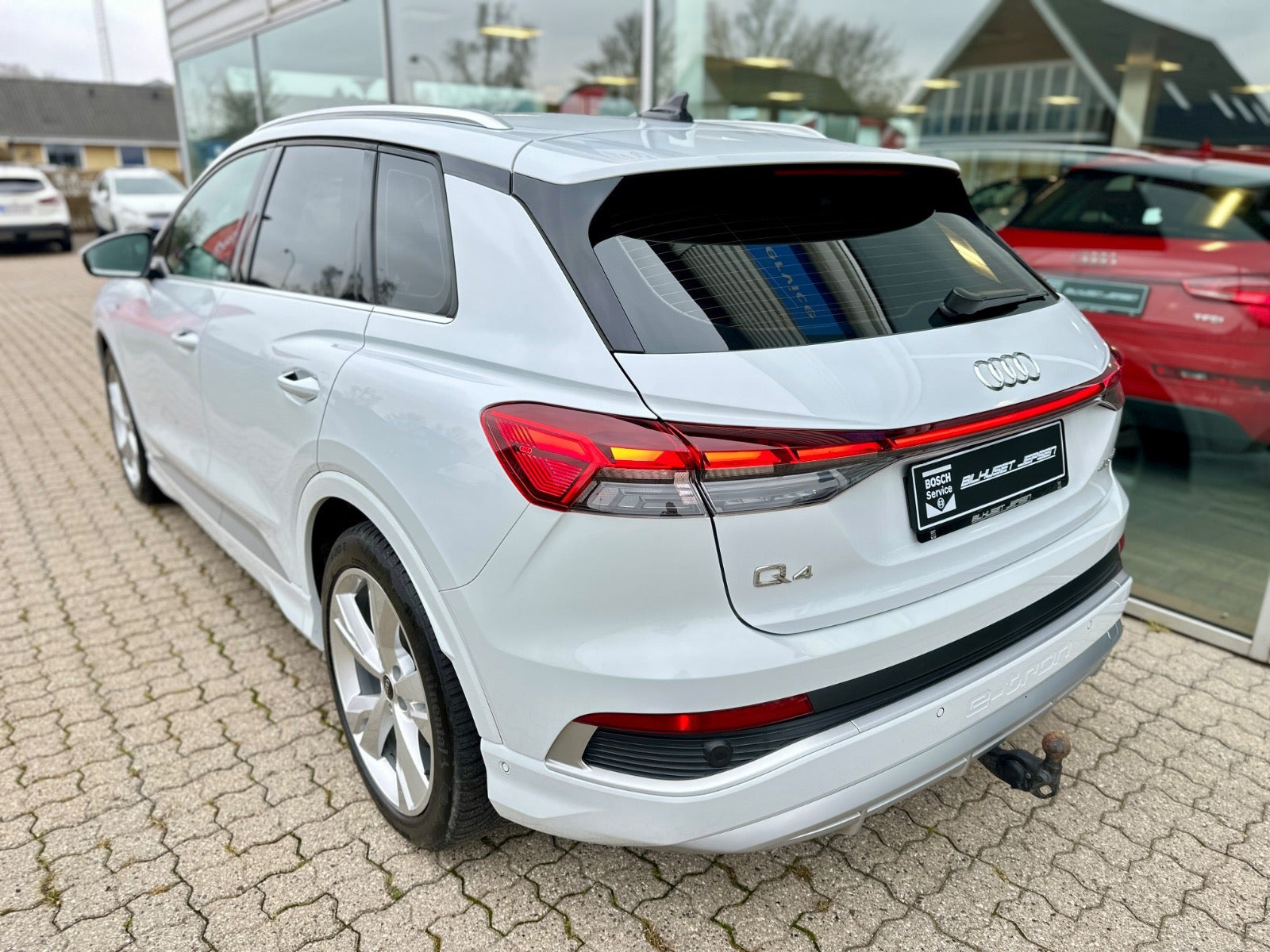 Hvid Audi Q4 e-tron fra 2024