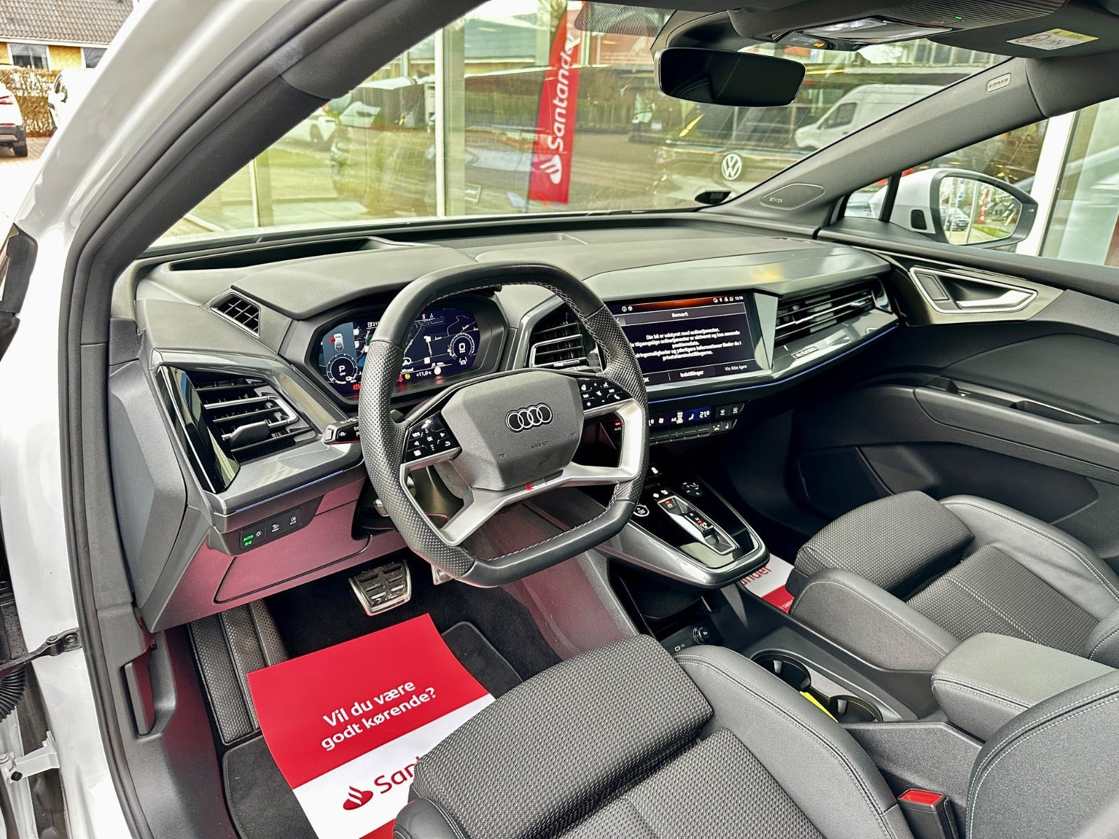 Hvid Audi Q4 e-tron fra 2024