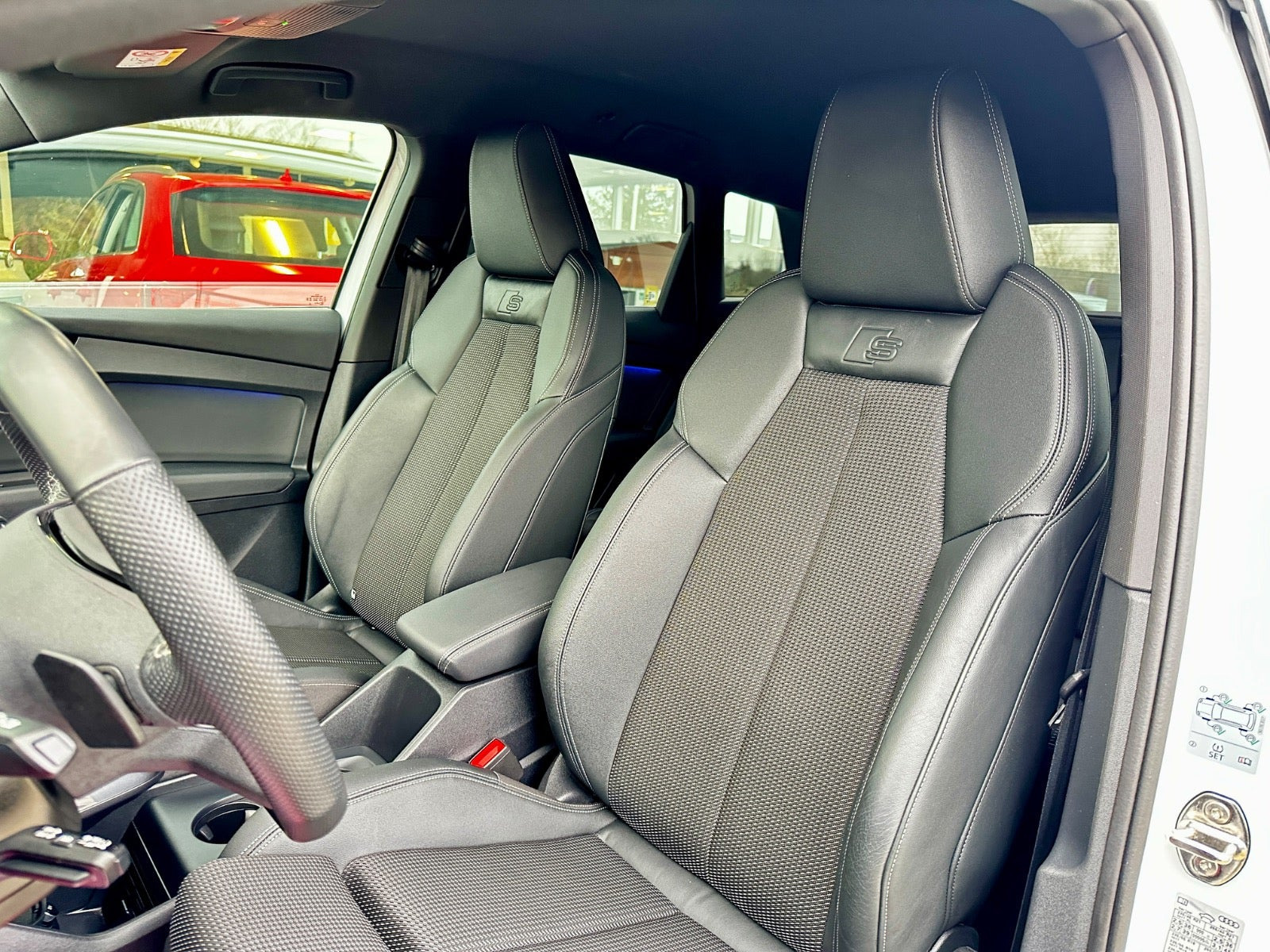 Hvid Audi Q4 e-tron fra 2024
