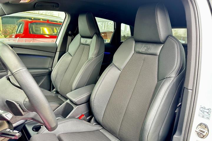 Hvid Audi Q4 e-tron fra 2024