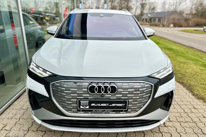 Hvid Audi Q4 e-tron fra 2024