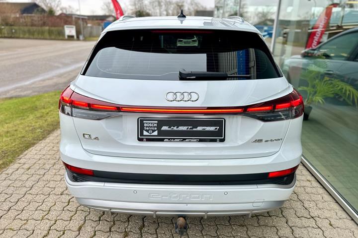 Hvid Audi Q4 e-tron fra 2024