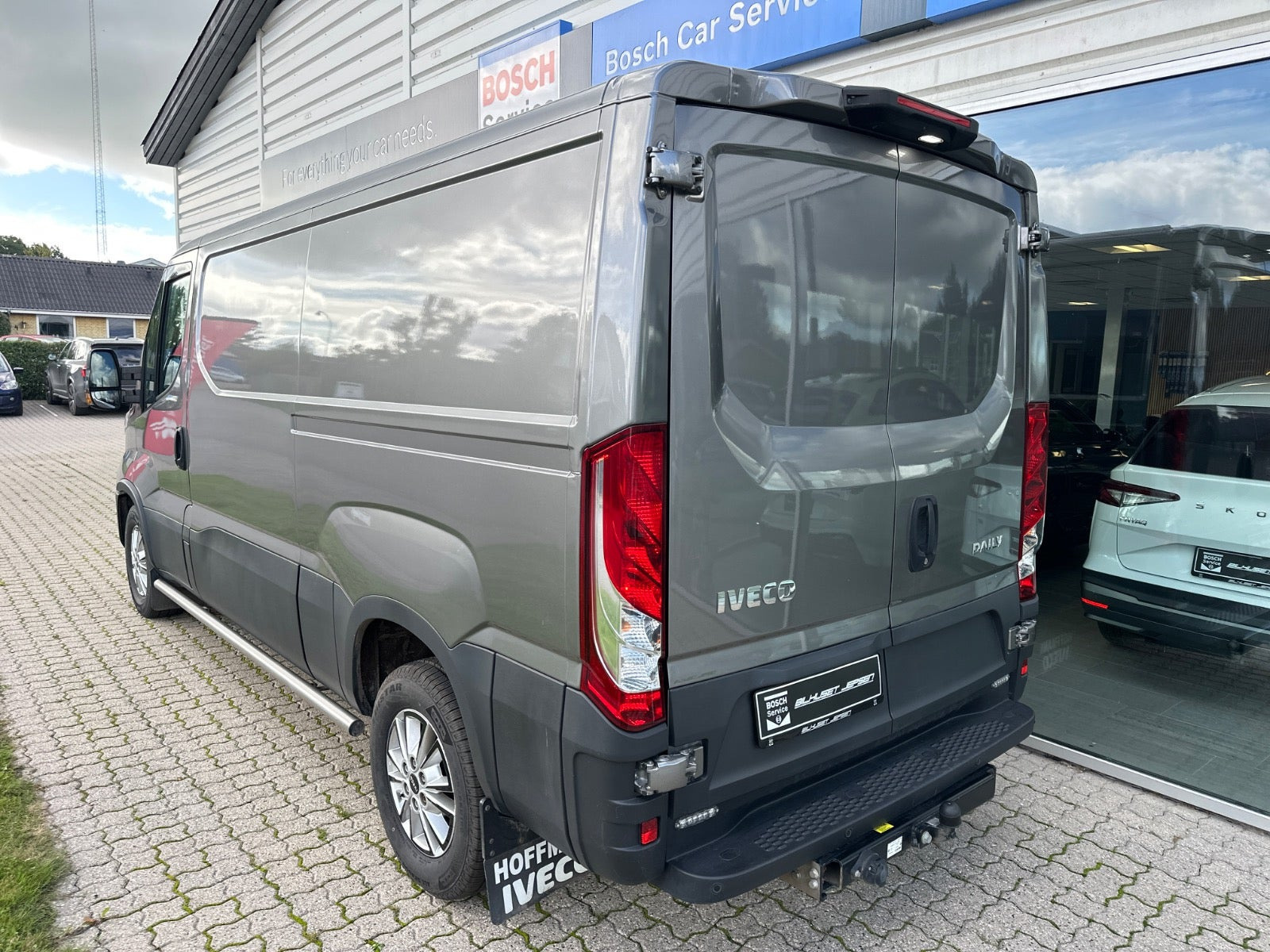 Grå Iveco Daily fra 2023