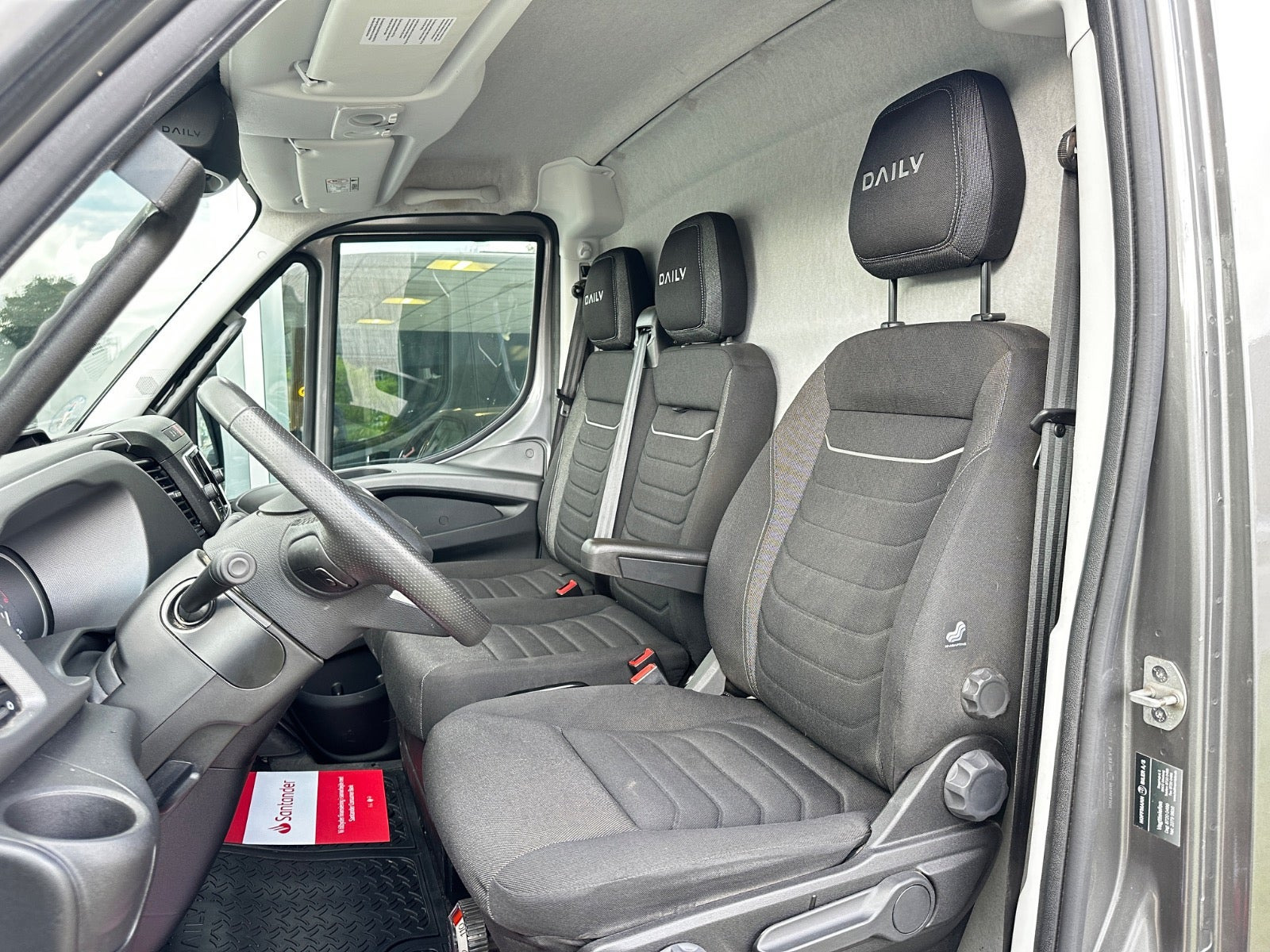 Grå Iveco Daily fra 2023
