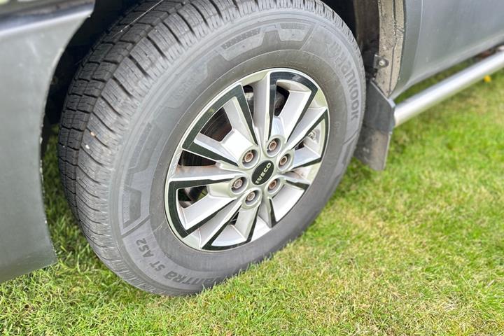 Grå Iveco Daily fra 2023