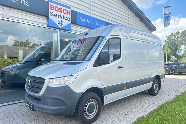 Grå Mercedes Sprinter 317 fra 2021