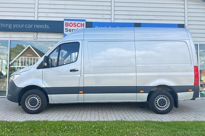 Grå Mercedes Sprinter 317 fra 2021