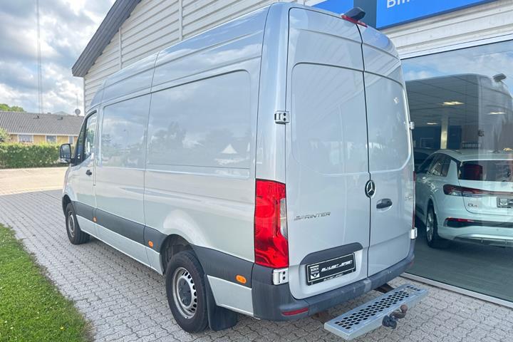 Grå Mercedes Sprinter 317 fra 2021