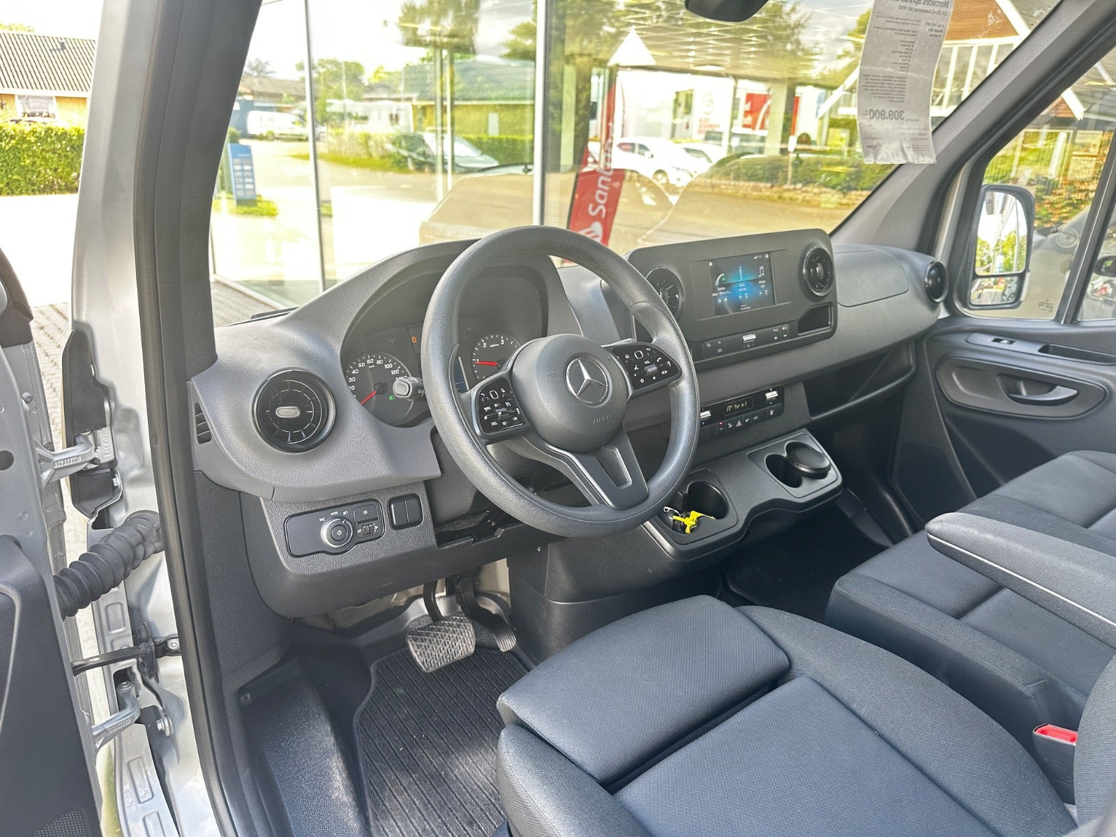 Grå Mercedes Sprinter 317 fra 2021