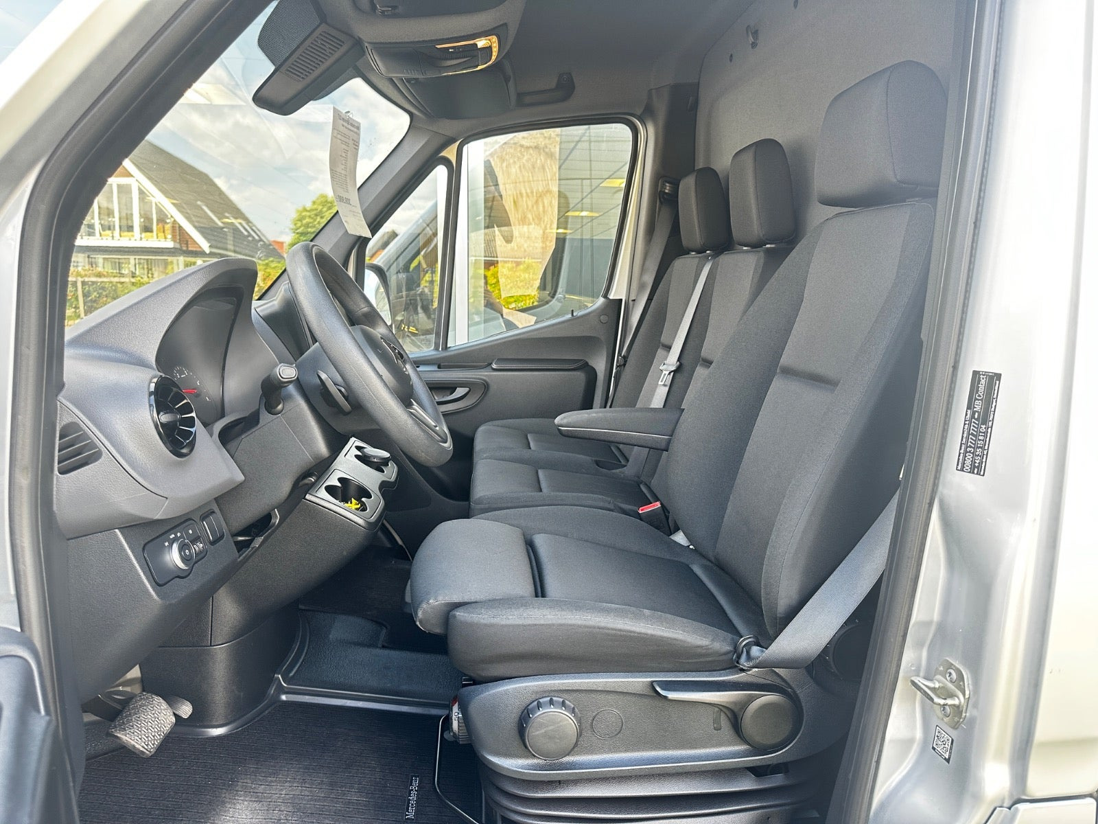 Grå Mercedes Sprinter 317 fra 2021
