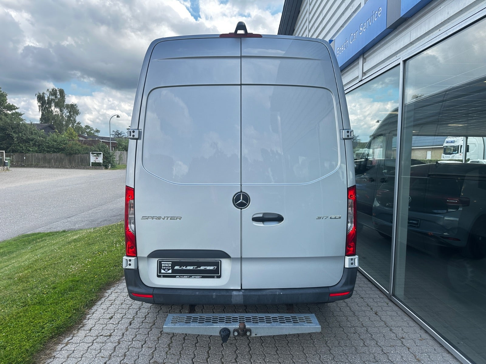 Grå Mercedes Sprinter 317 fra 2021