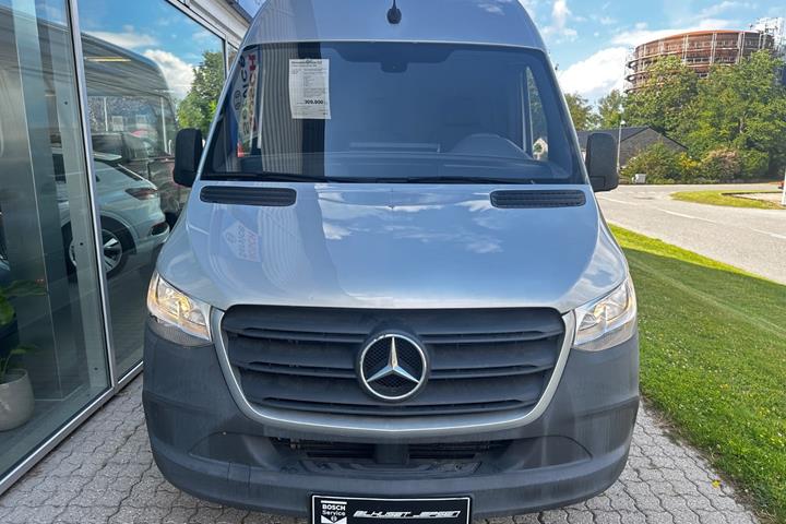Grå Mercedes Sprinter 317 fra 2021