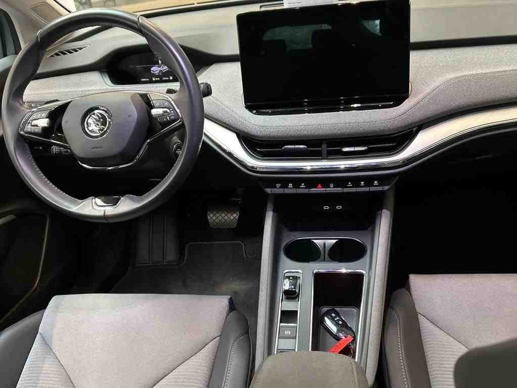 Grå Skoda Enyaq fra 2023