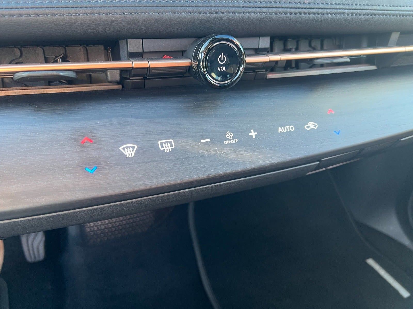 Sort Nissan Ariya fra 2022