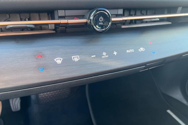 Sort Nissan Ariya fra 2022