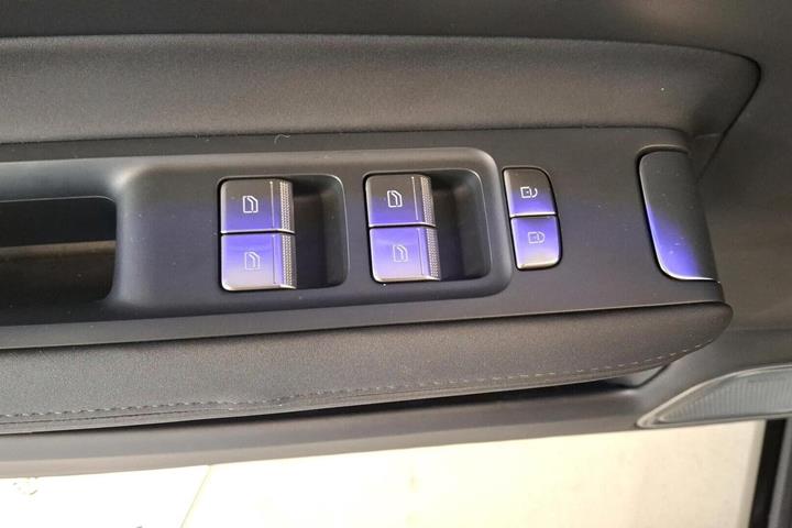 Hvid Polestar 4 fra 2025