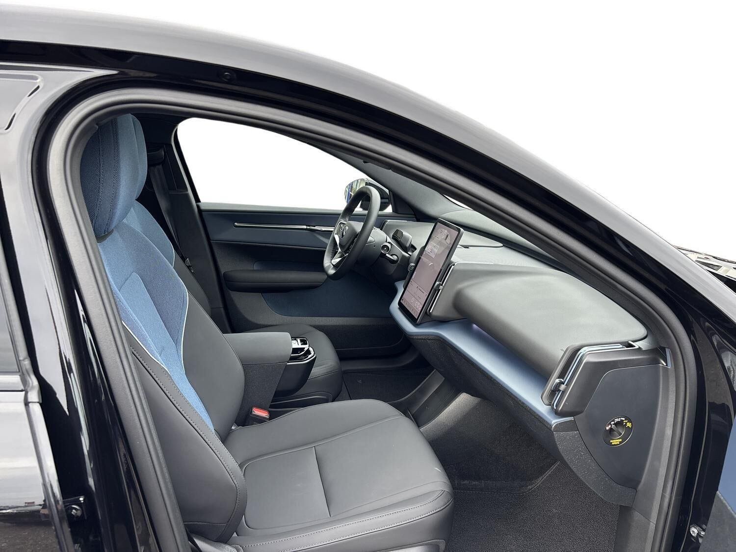 Sort Volvo EX30 fra 2025