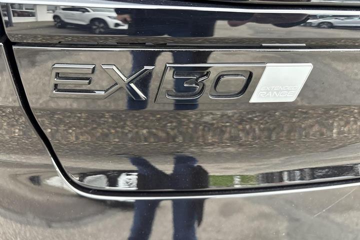 Sort Volvo EX30 fra 2025