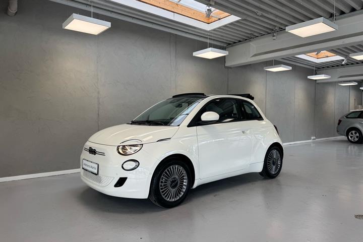Hvid Fiat 500e fra 2023
