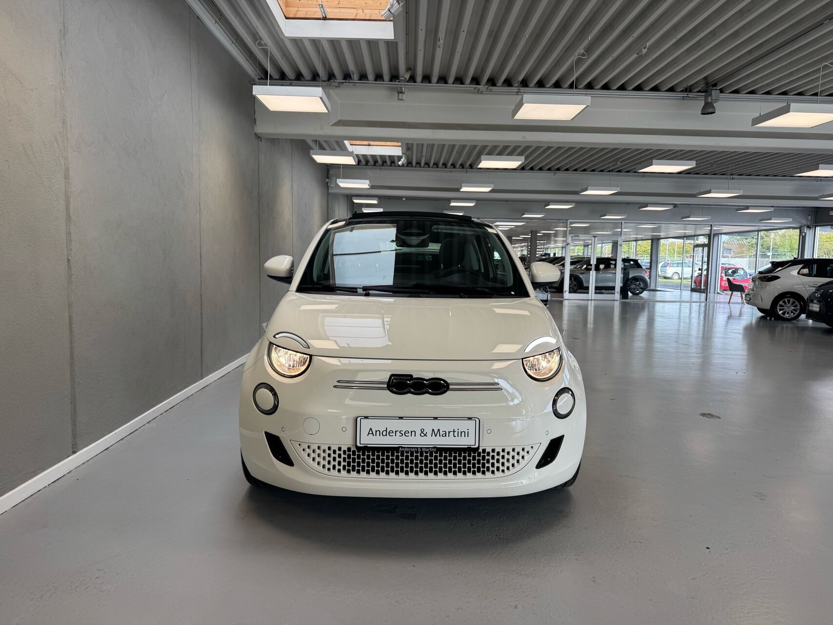 Hvid Fiat 500e fra 2023