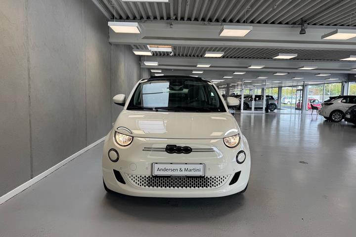 Hvid Fiat 500e fra 2023
