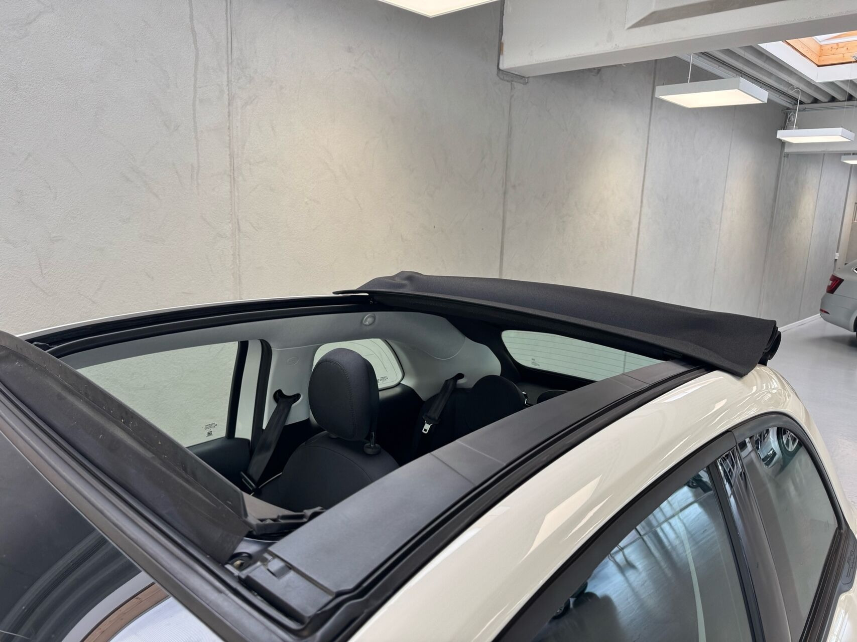 Hvid Fiat 500e fra 2023