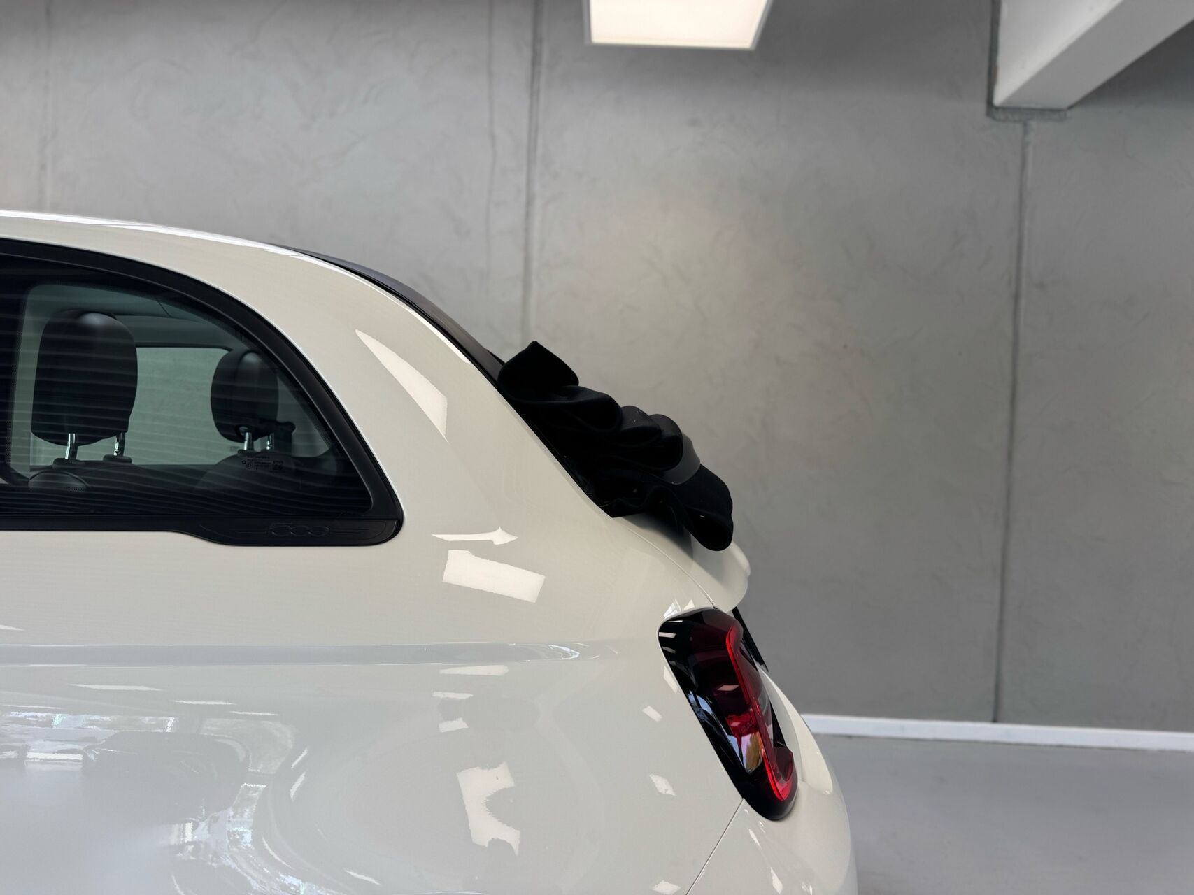 Hvid Fiat 500e fra 2023