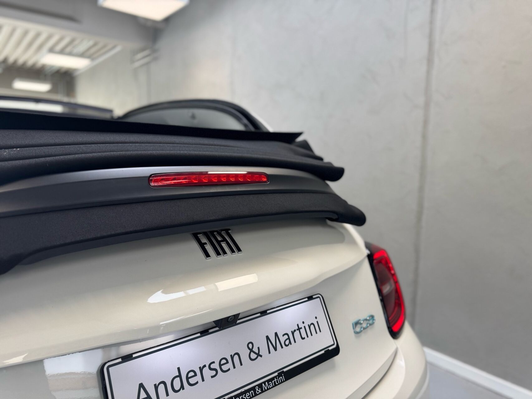 Hvid Fiat 500e fra 2023