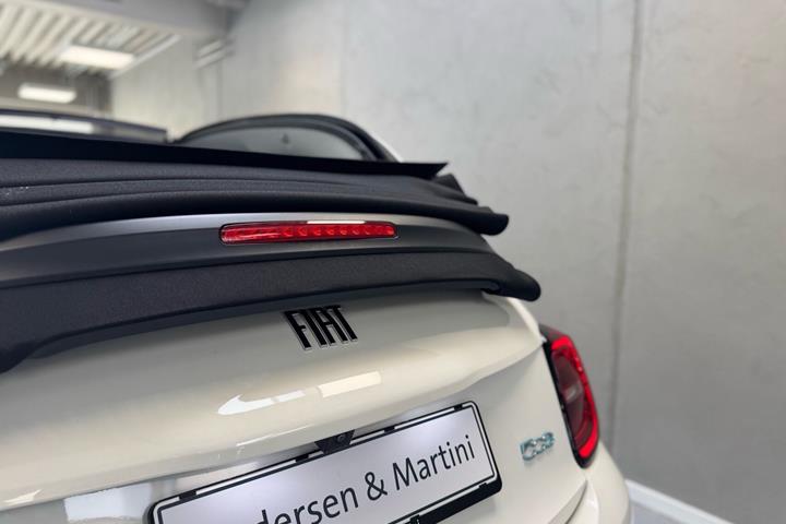 Hvid Fiat 500e fra 2023