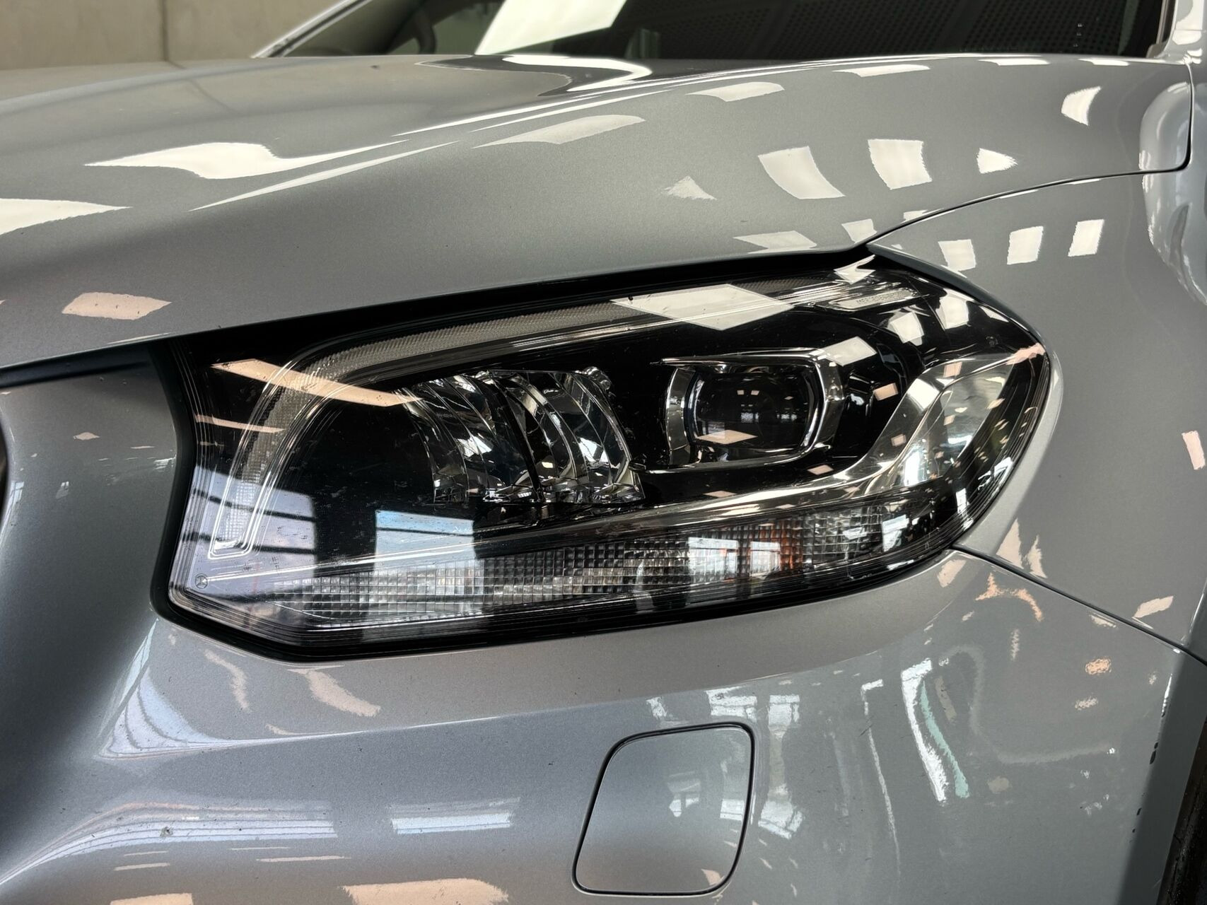 Sølv Mercedes X-Klasse fra 2019