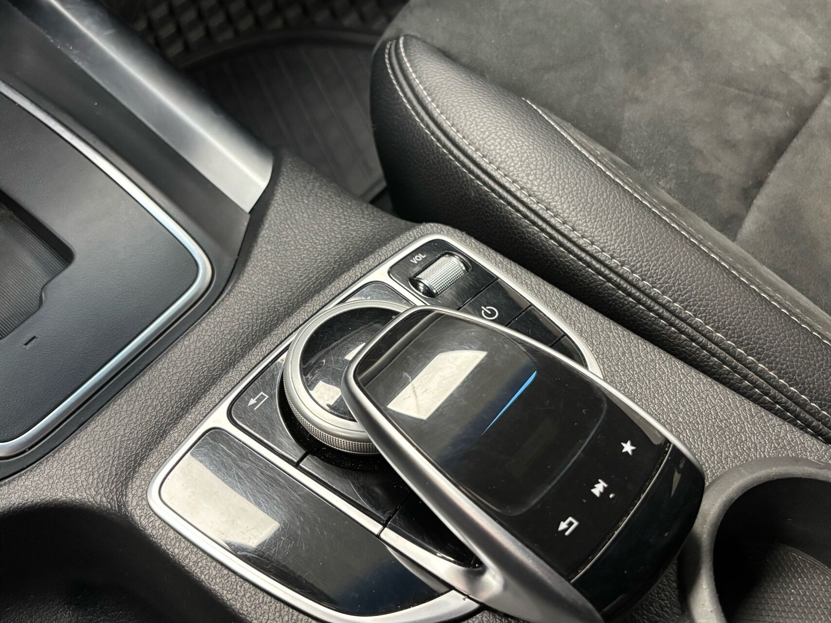 Sølv Mercedes X-Klasse fra 2019