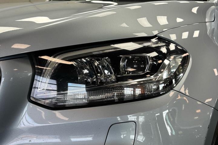 Sølv Mercedes X-Klasse fra 2019