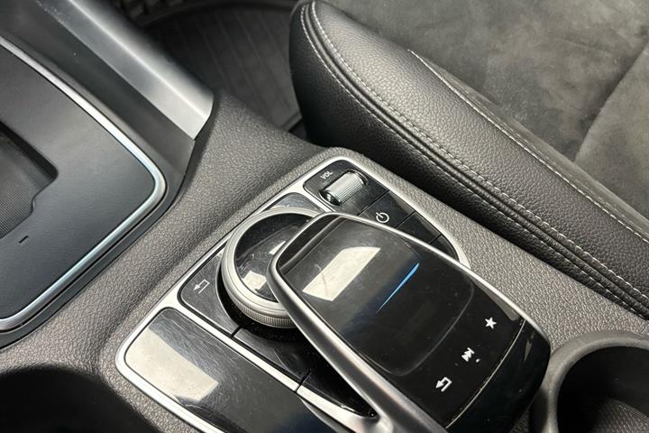 Sølv Mercedes X-Klasse fra 2019