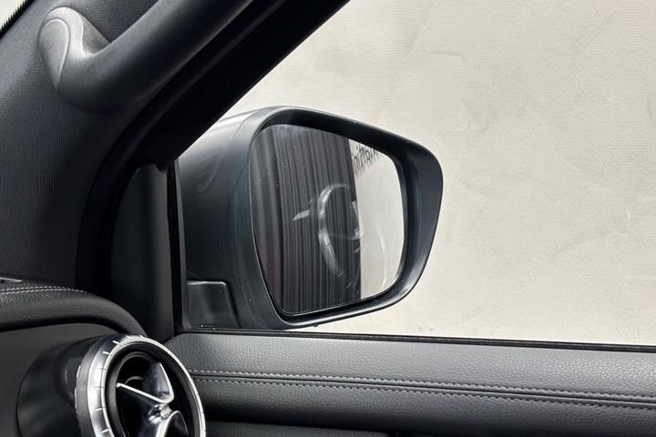 Sølv Mercedes X-Klasse fra 2019