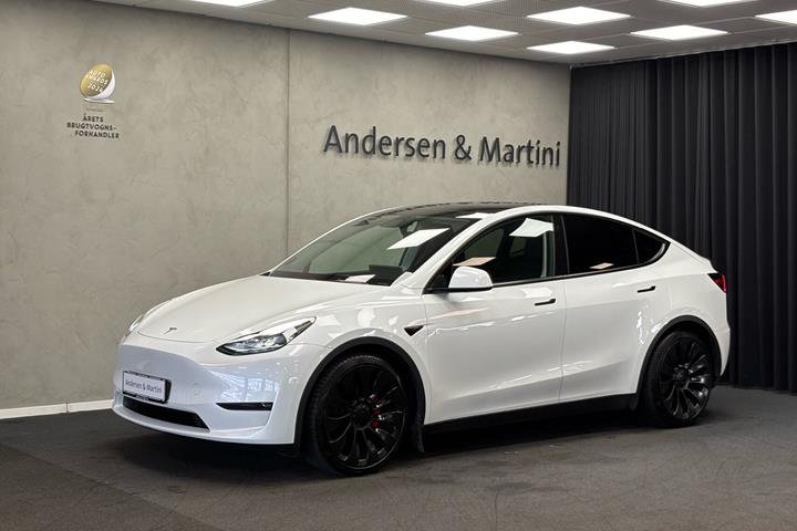 Hvid Tesla Model Y fra 2022