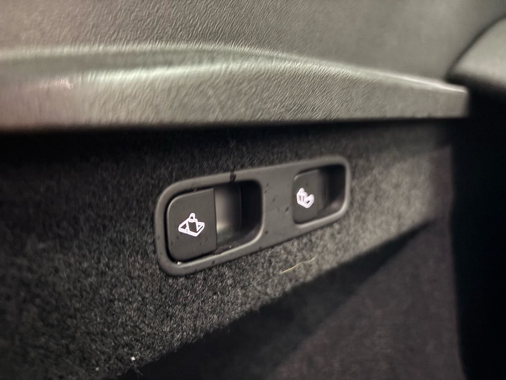 Hvid Tesla Model Y fra 2022