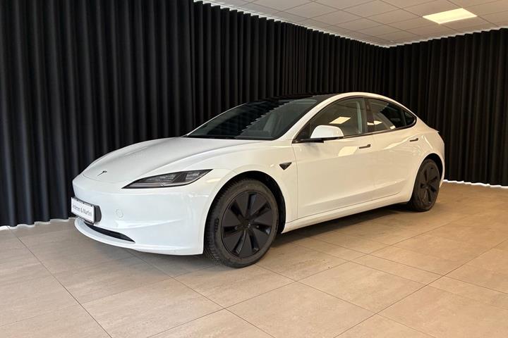 Hvid Tesla Model 3 fra 2023
