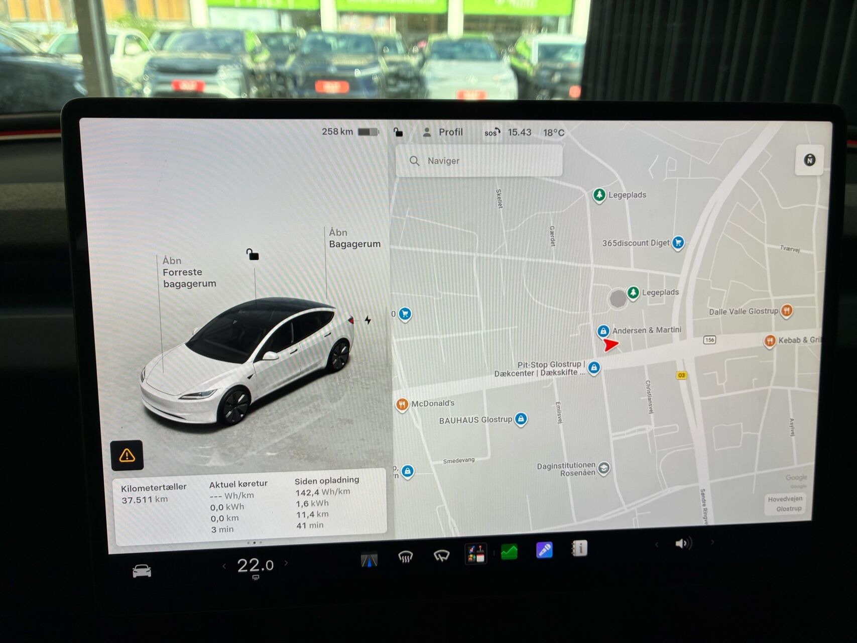 Hvid Tesla Model 3 fra 2023