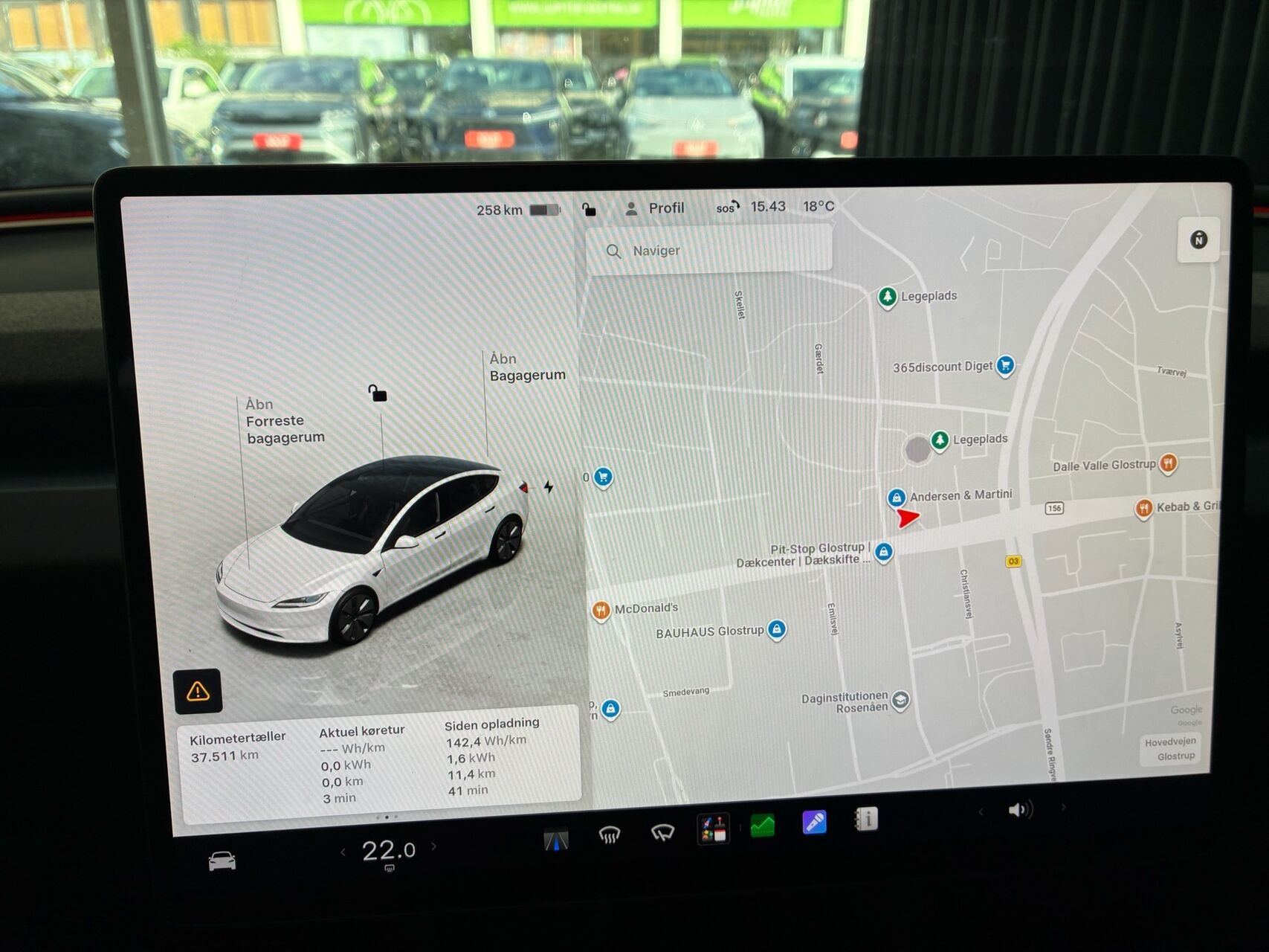 Hvid Tesla Model 3 fra 2023