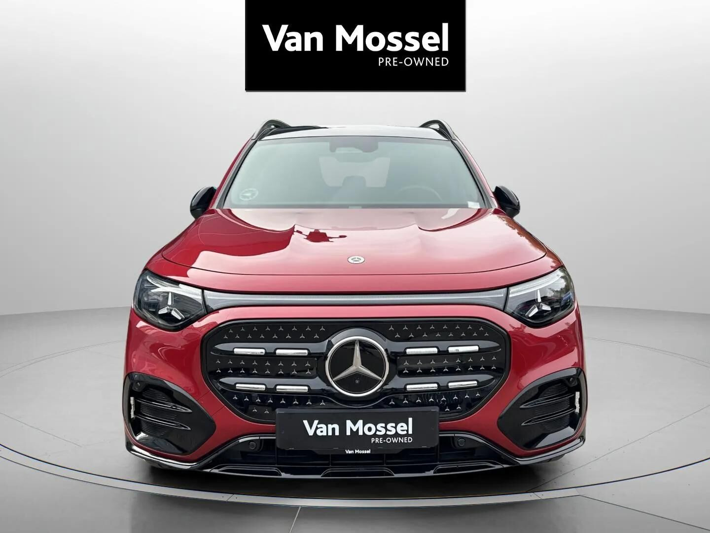 Rød Mercedes GLB250+ fra 2026