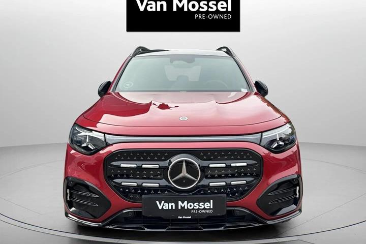 Rød Mercedes GLB250+ fra 2026