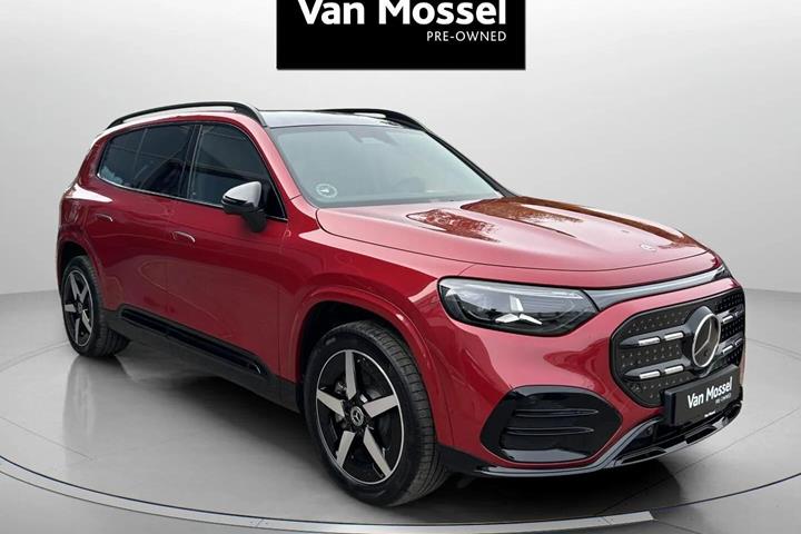 Rød Mercedes GLB250+ fra 2026