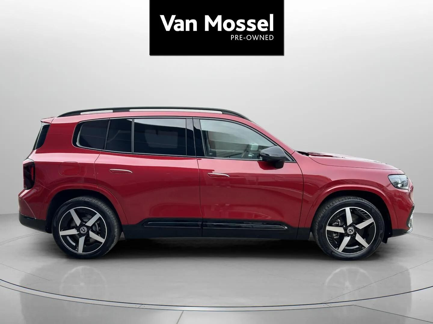 Rød Mercedes GLB250+ fra 2026
