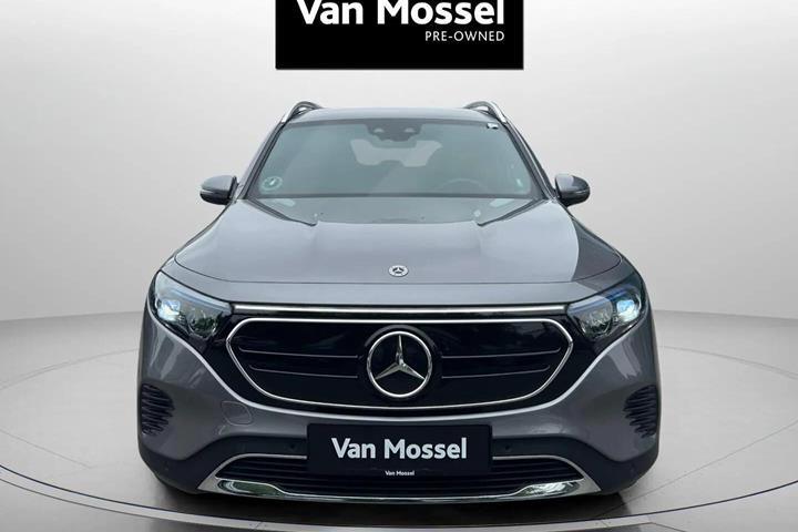 Grå Mercedes EQB250 fra 2023