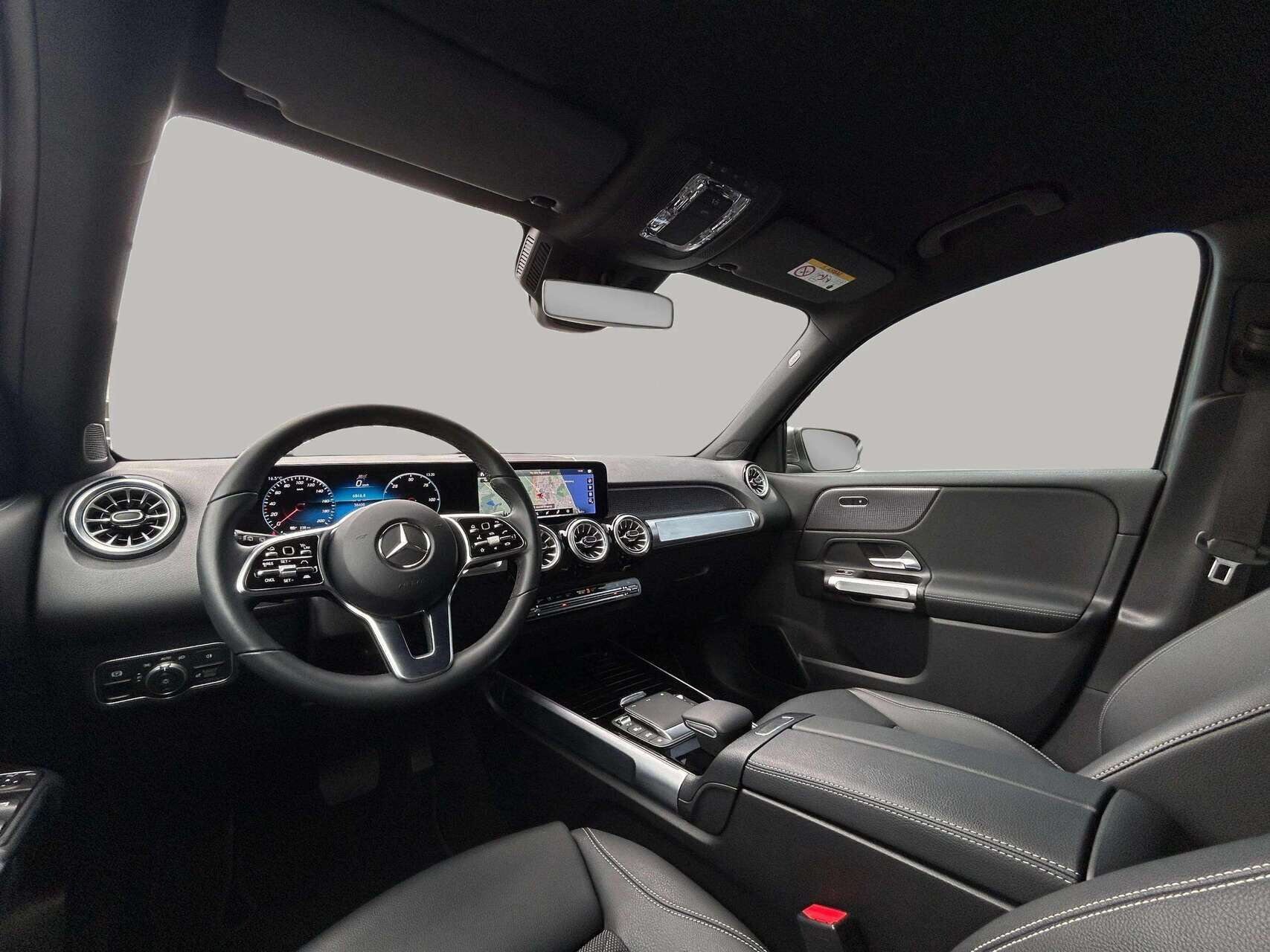 Grå Mercedes EQB250 fra 2023