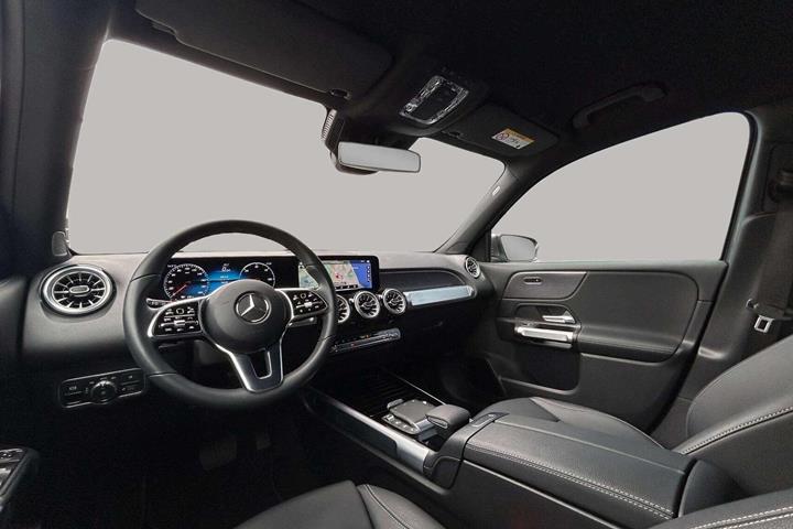 Grå Mercedes EQB250 fra 2023